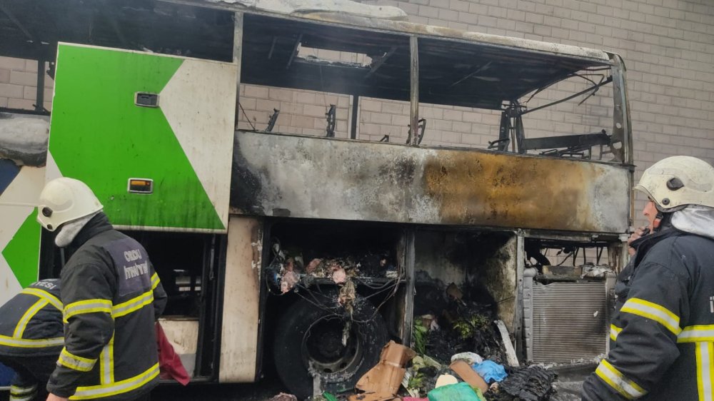 Yolcu otobüsü alev alev yandı