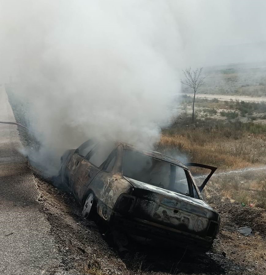 Konya'da seyir halindeki otomobil alev topuna döndü