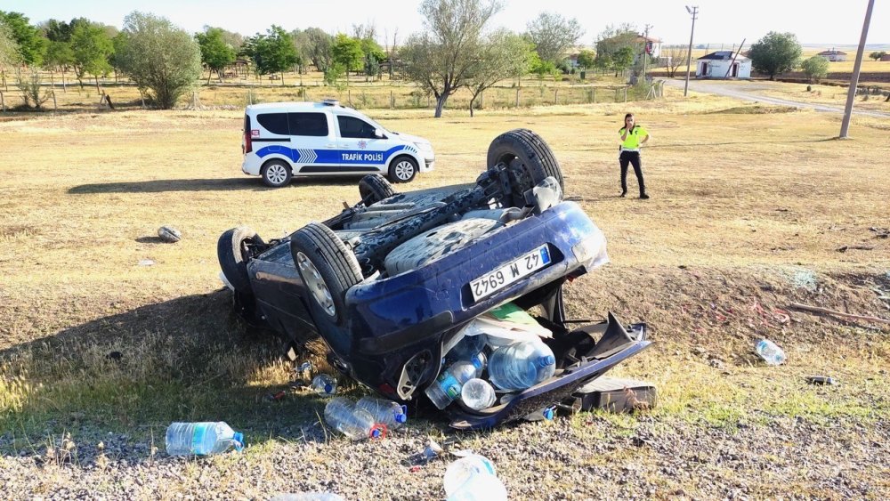 Konya'da virajı alamayan otomobil takla attı: 2 yaralı