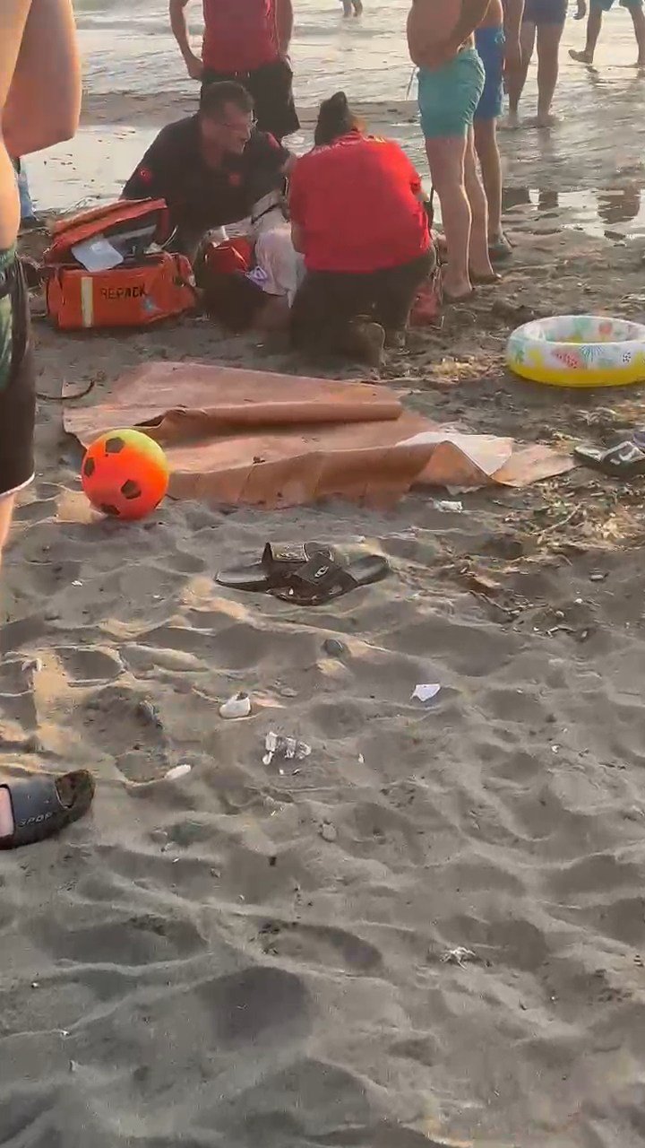 Boğulma tehlikesi geçirip peş peşe suya atladılar