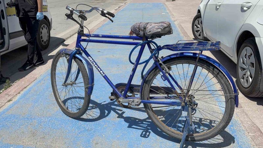Konya merkezde otomobilin çarptığı bisikletli hayatını kaybetti