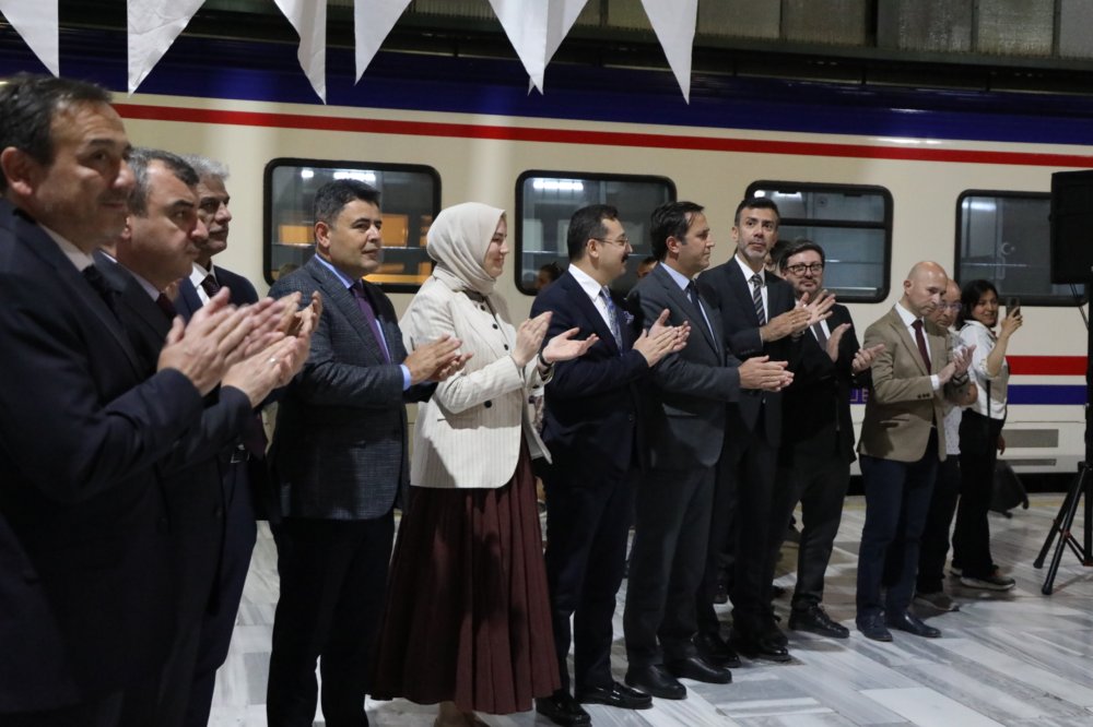 Turistik Karaelmas Ekspresi ilk seferine çıktı