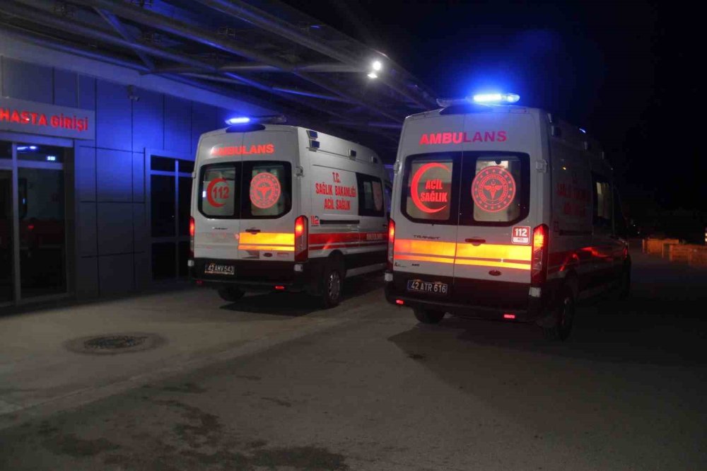 Konya'da yolcu otobüsü ile otomobil çarpıştı: 1 ölü, 8 yaralı