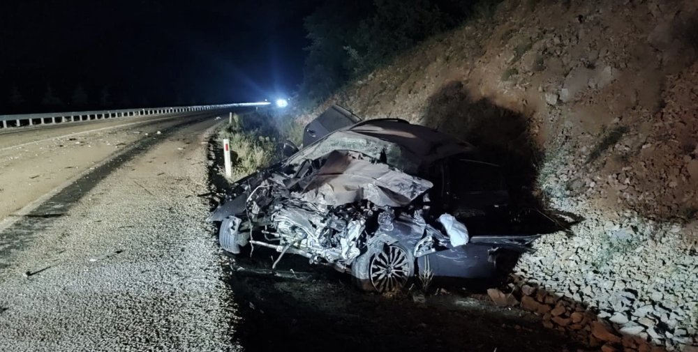 Konya'da yolcu otobüsü ile otomobil çarpıştı: 1 ölü, 8 yaralı