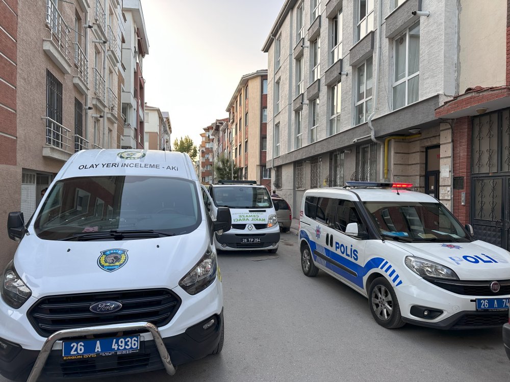 Evinde ölü bulundu