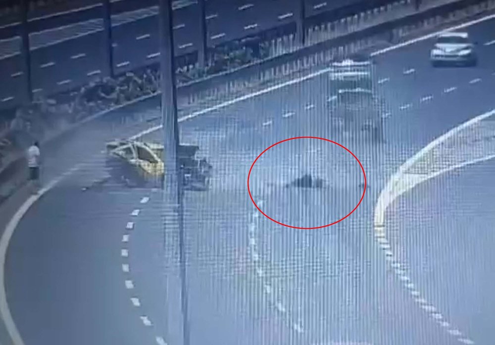 Otomobil taksiyle çarpıştı: 1 ölü