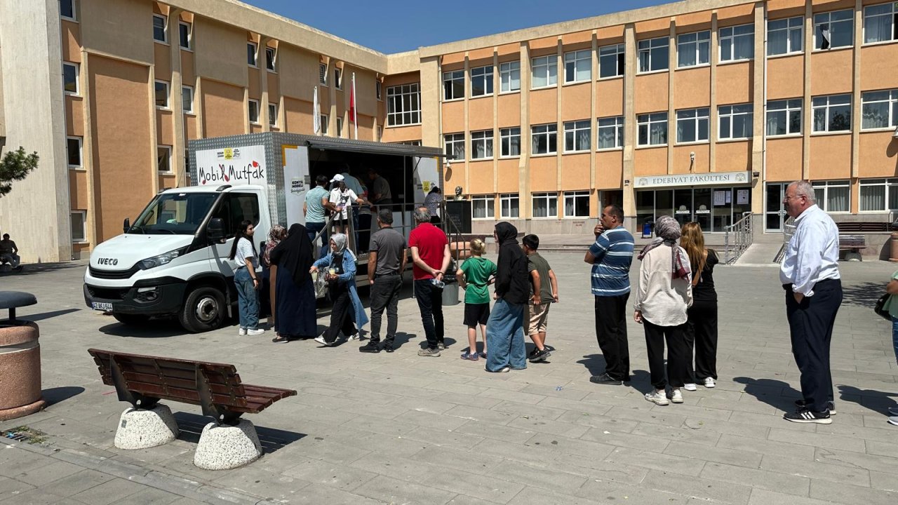 konya-buyuksehir-yksye-giren-ogrencilerin-ailelerine-ikramlarda-bulundu-3.jpg