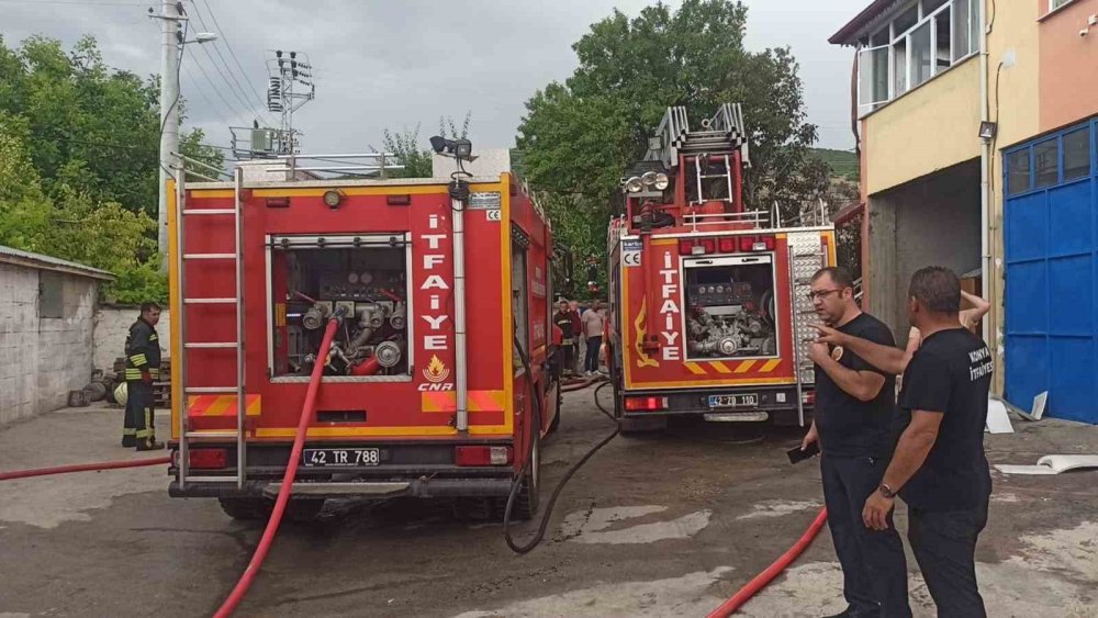 Yer Konya... Otları temizlemek istedi, komşusunun evini yaktı