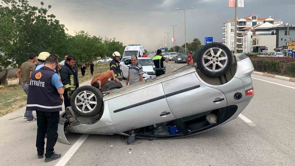Karaman’da otomobil takla attı: 2’si çocuk 4 yaralı