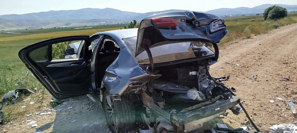 Kontrolden çıkan otomobil şarampole düştü