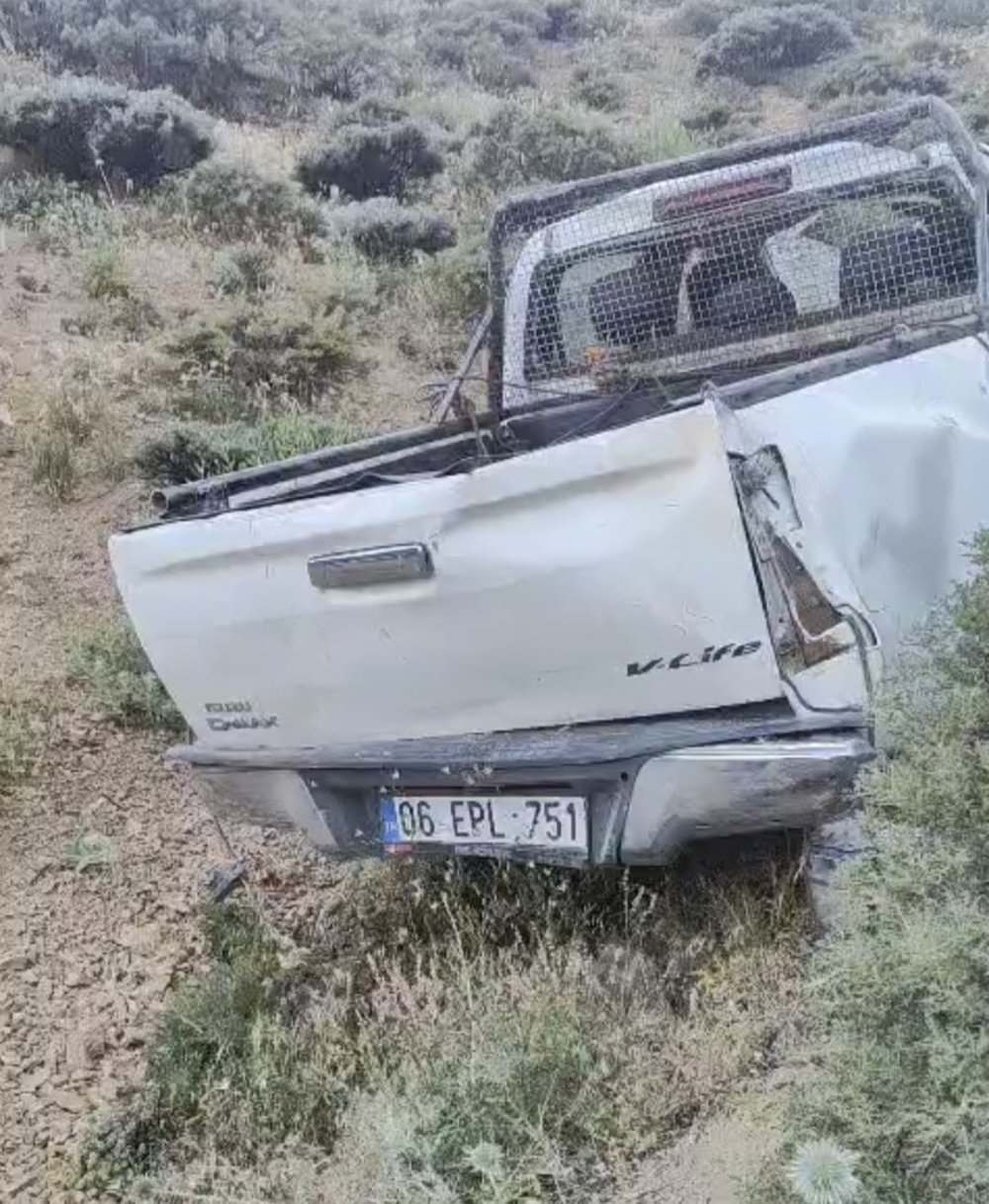 Kamyonet uçuruma yuvarlandı: 2 ağır yaralı