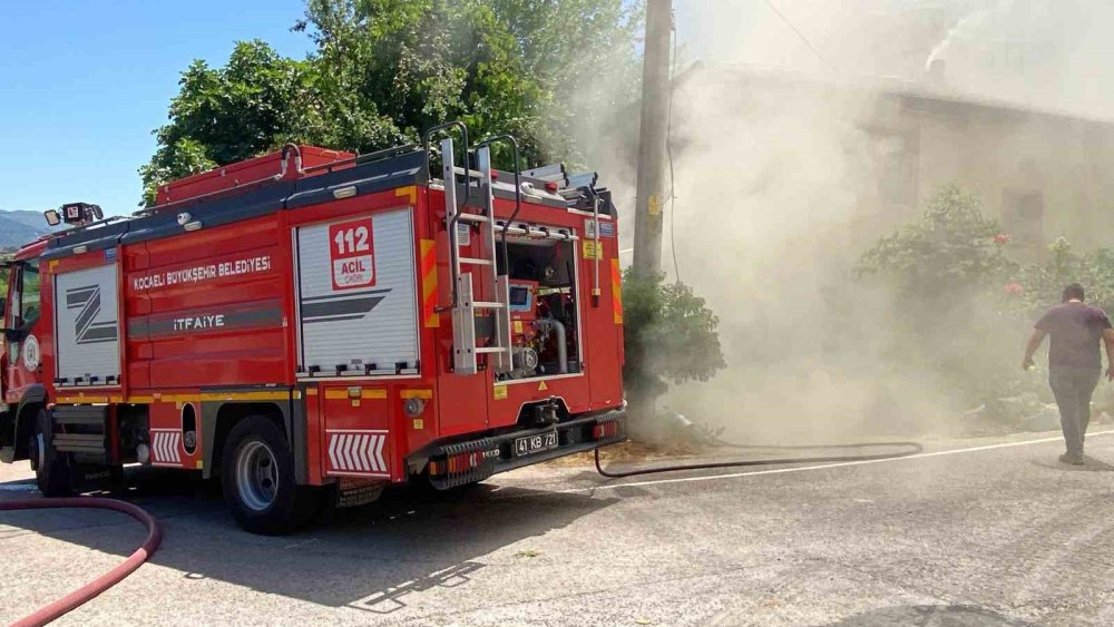 Önce otları, sonra ahırı yaktı
