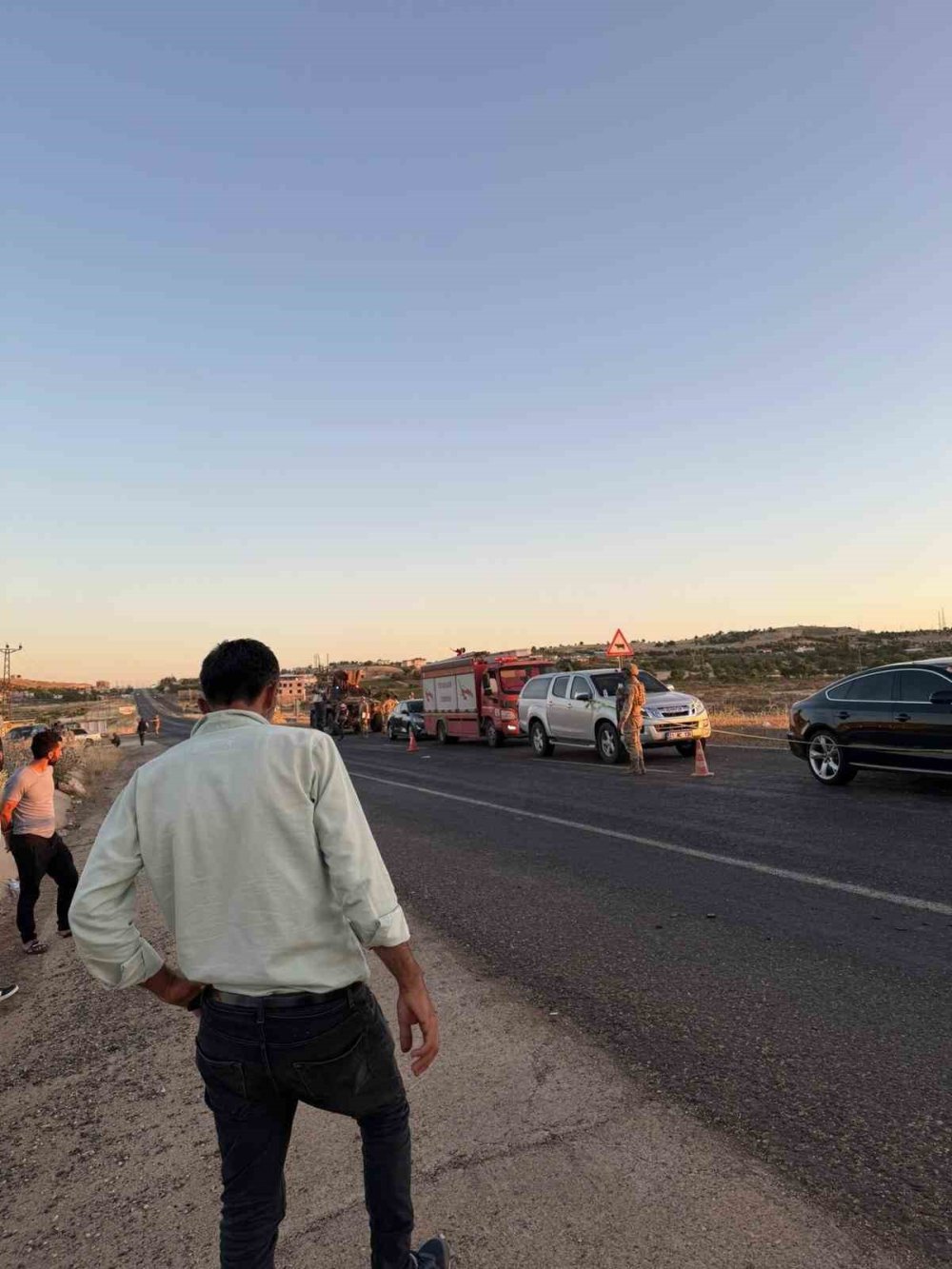 Yolun karşısına geçemeye çalışan çifte otomobil çarptı: 1 ölü, 1 yaralı