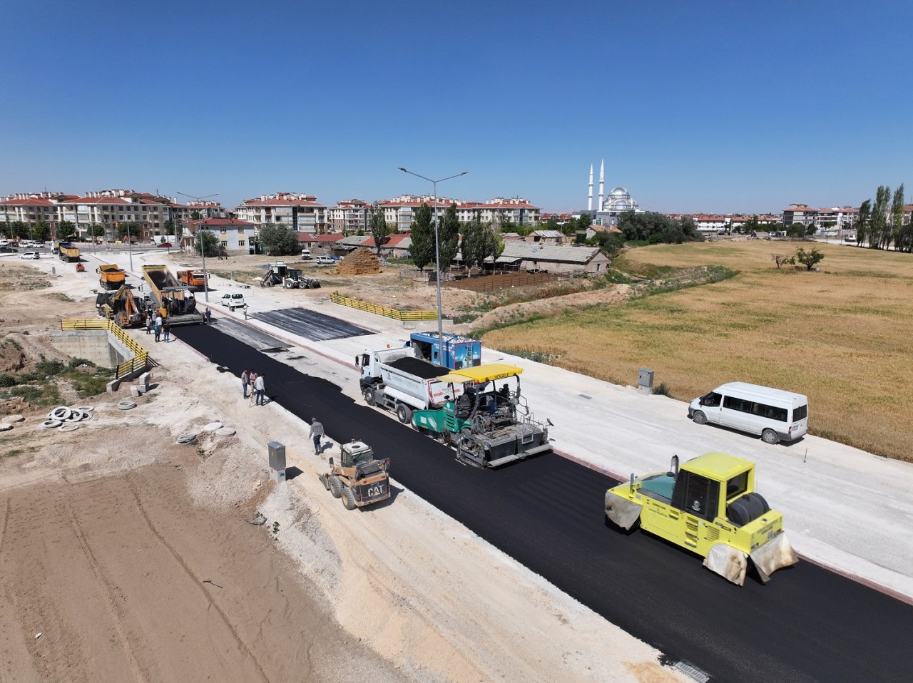 konya-karatayda-sicak-asfalt-calismasi-2.jpg