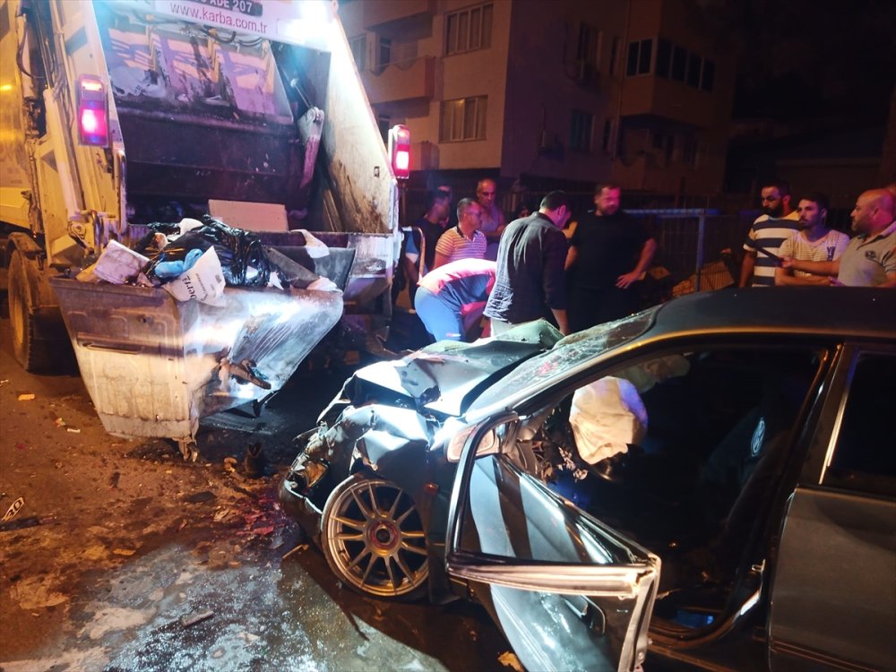 Otomobil çöp kamyonuna çarptı, 1 kişi öldü