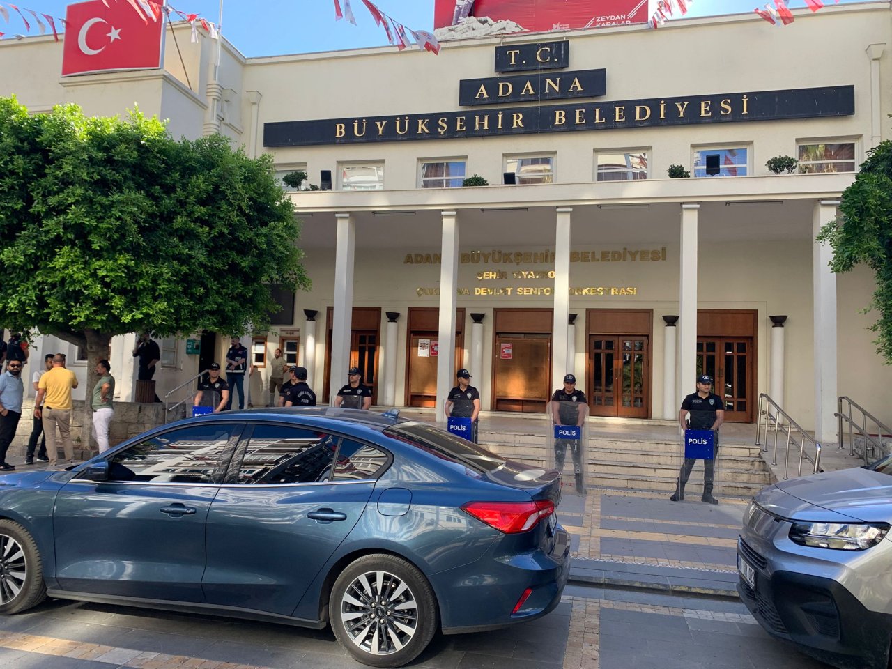 adana-buyuksehir-belediyesinde-arama-yapiliyor.jpg