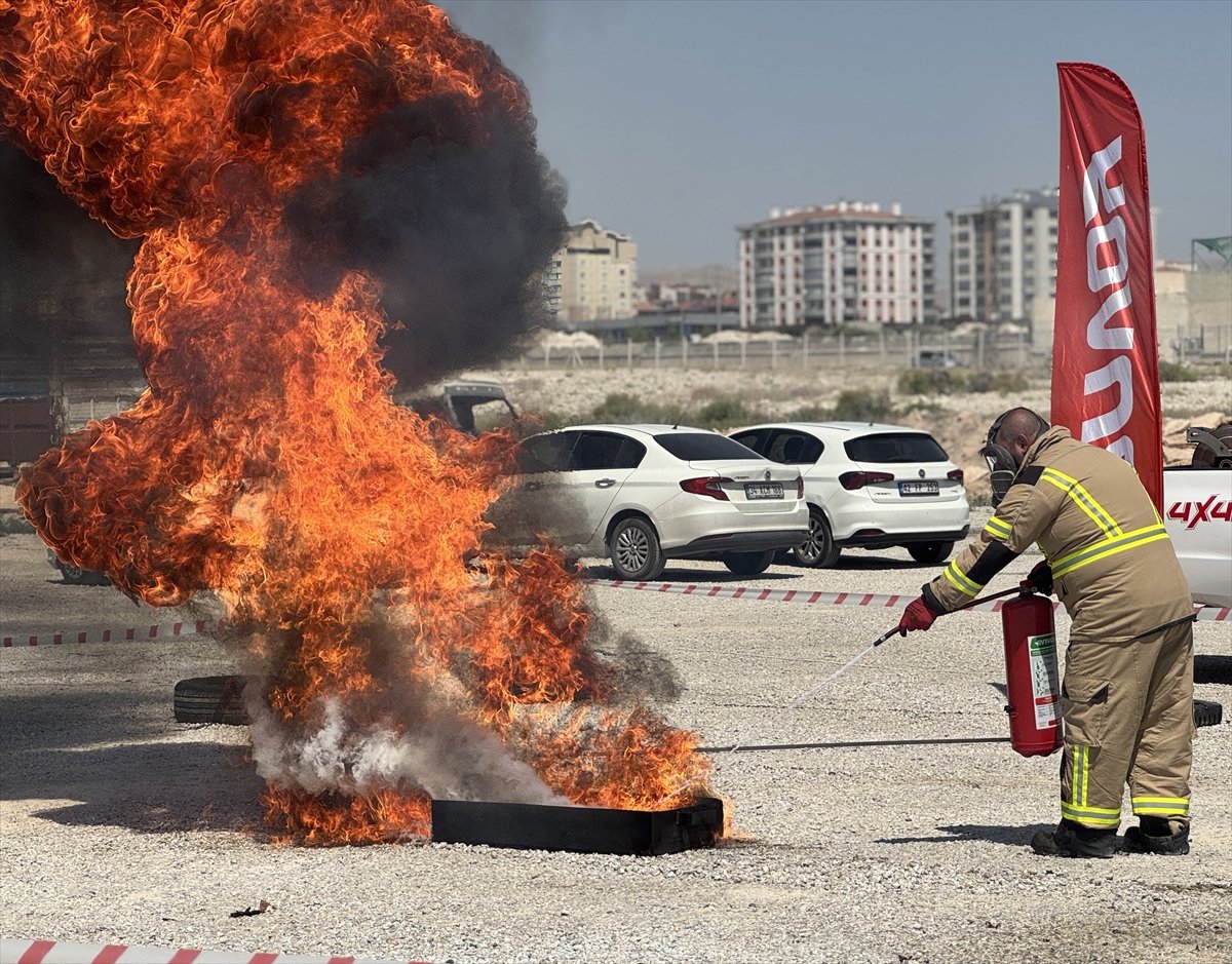 elektrikli-arac-yanginlarini-sondurmek-icin-ozel-solusyon-gelistirildi-4.jpg