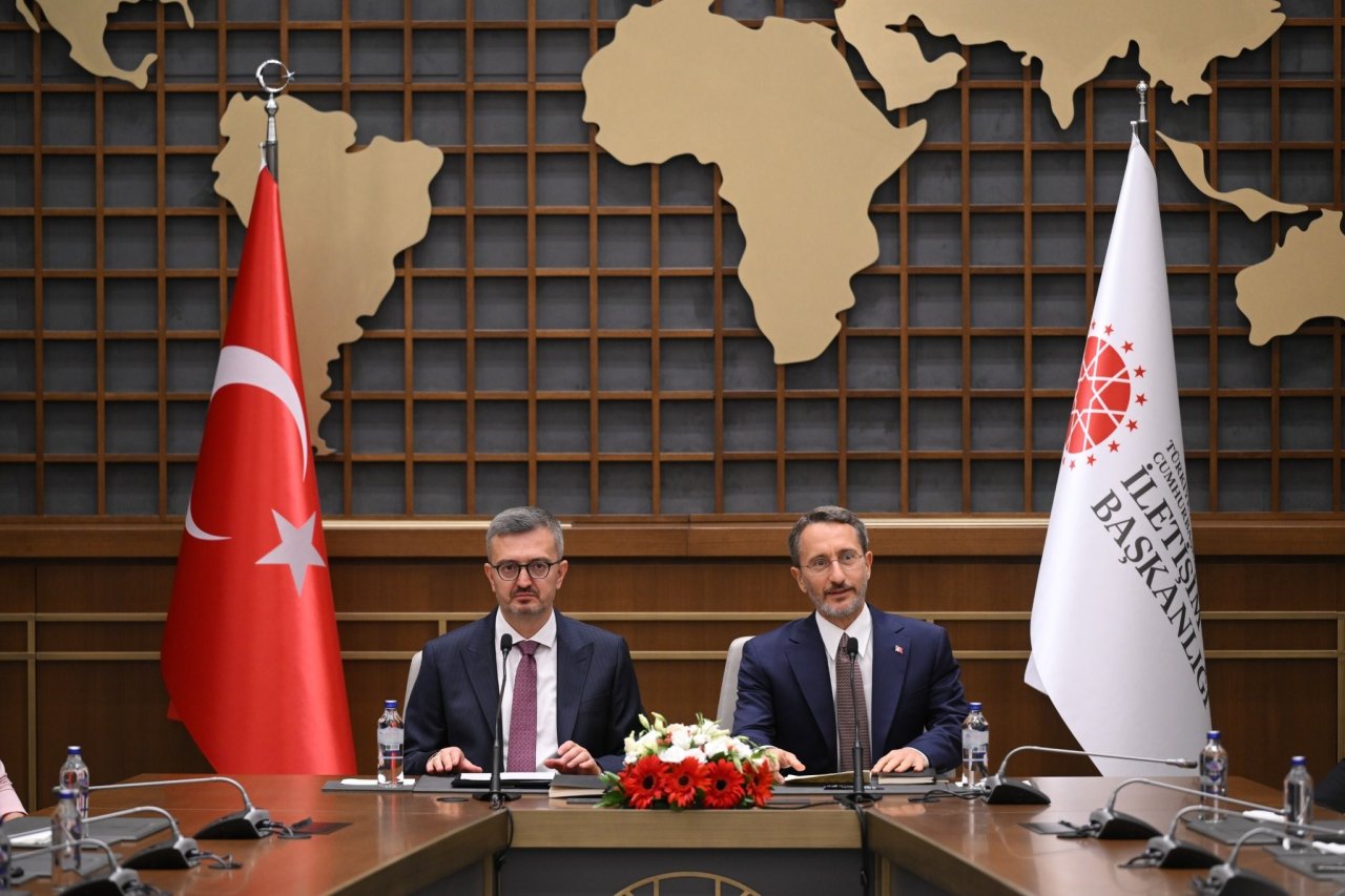 letisim-baskanliginda-devir-teslim-fahrettin-altun-gorevini-burhanettin-durana-devretti.jpg
