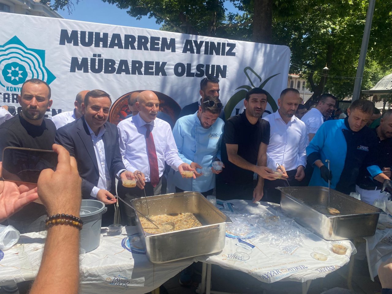 konya-aziziye-camiinde-bereketli-asure-ikrami-1.jpeg