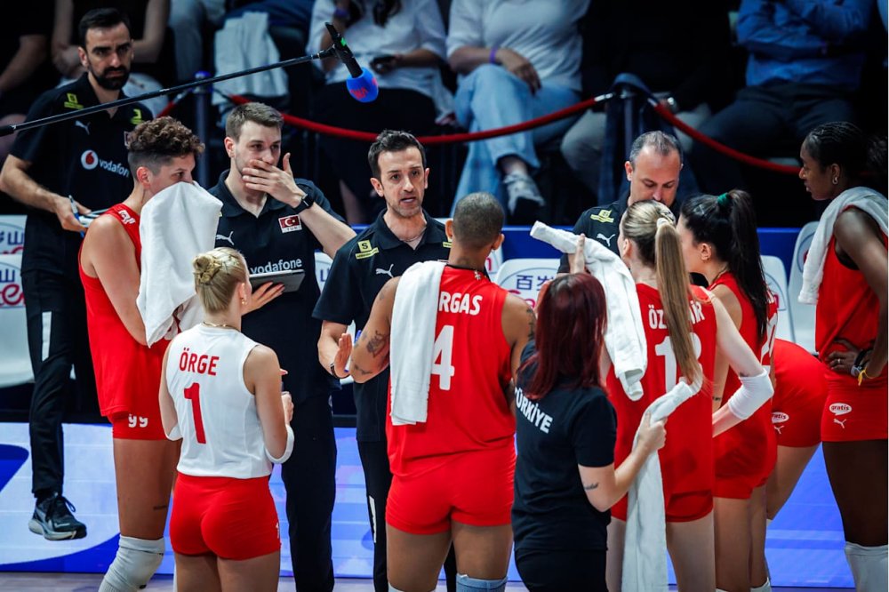 Filenin Sultanları, Sırbistan'a 3-0 mağlup oldu