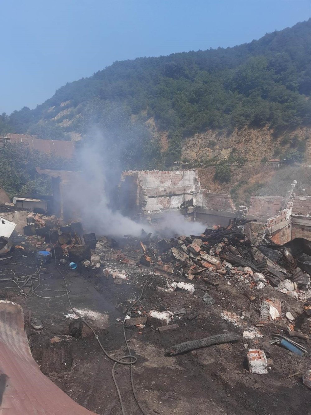 Bakan Kurum: 3 ilde çıkan yangınlarda 9’u konut, 26 yapı hasar gördü