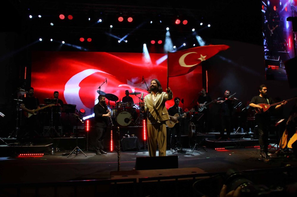 Konya'daki şenlik Koray Avcı konseriyle sona erdi