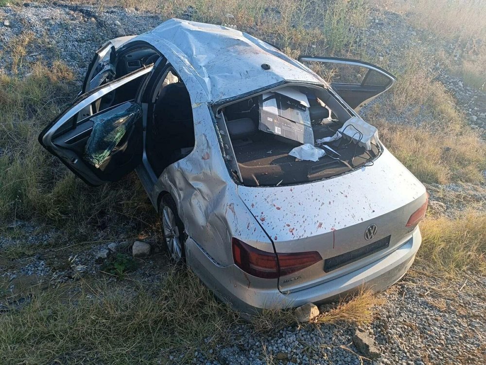 Otomobil zeytinliğe uçtu; aynı aileden 1 ölü, 4 yaralı