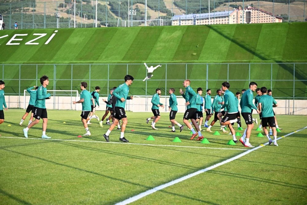 Konyalı vali, Konyaspor antrenmanını izledi