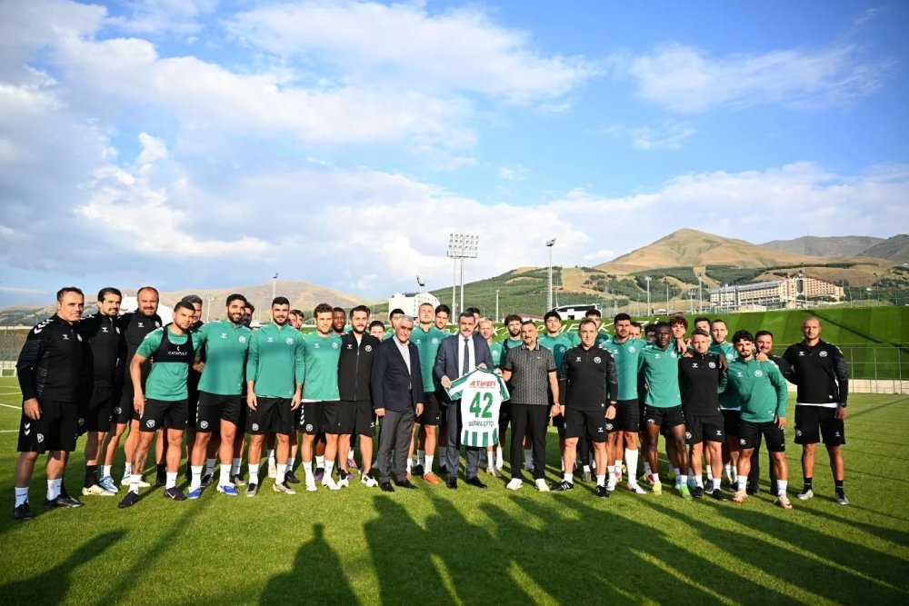 Konyalı vali, Konyaspor antrenmanını izledi