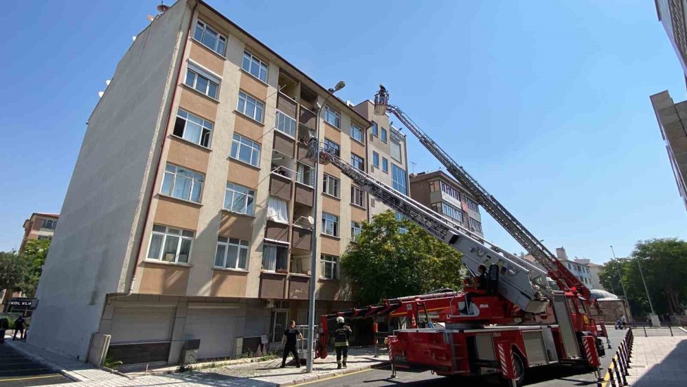 Konya’da merkezde 5 katlı apartmanda yangın!