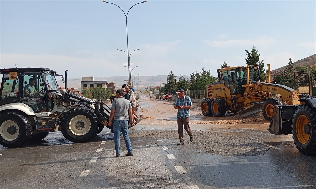 konyada-saganak-hayati-olumsuz-etkiledi-2.jpg