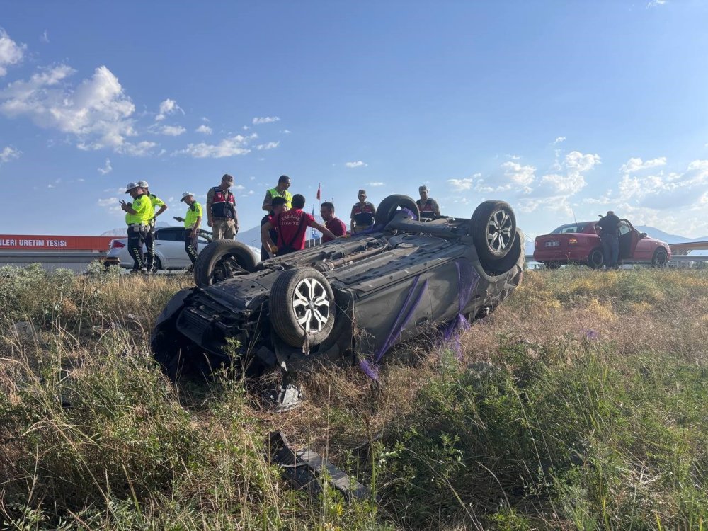 Nişan dönüşü feci kaza: 1 ölü, 4 yaralı