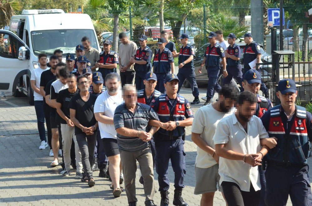 'Yüksek kazanç' vaadiyle 235 kişiyi dolandırdılar