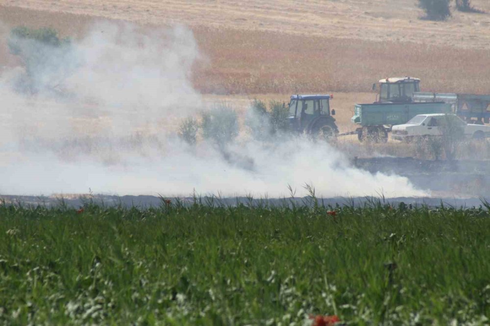 Konya'da biçerdöver cayır cayır yandı