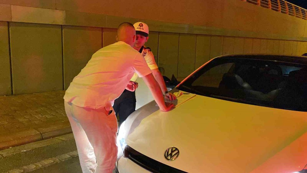 Konya'da polis olacağını söyleyen gencin ehliyetine, alkollü araç kullanmaktan 2. kez el konuldu