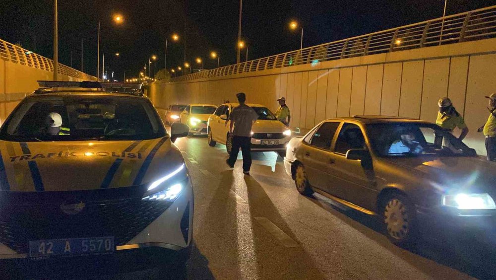 Konya'da polis olacağını söyleyen gencin ehliyetine, alkollü araç kullanmaktan 2. kez el konuldu
