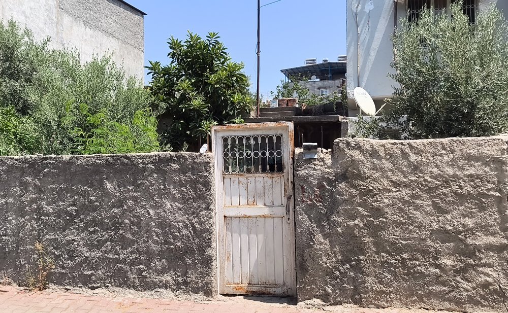 Para vermeyen annesini sopayla döverek öldürdü