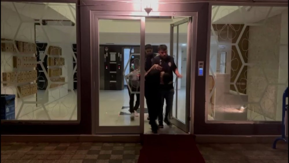 'Polisim' diyerek 5 milyon liralık hırsızlık yaptı