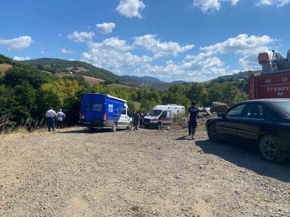 Serinlemek için gölete giren 2 kişi boğuldu