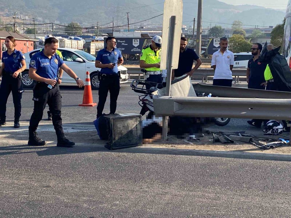 Bariyere çarpan motosikletin sürücüsü hayatını kaybetti