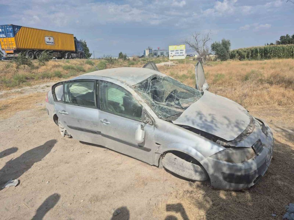 Konya’da otomobil şarampole devrildi: Yaralılar var