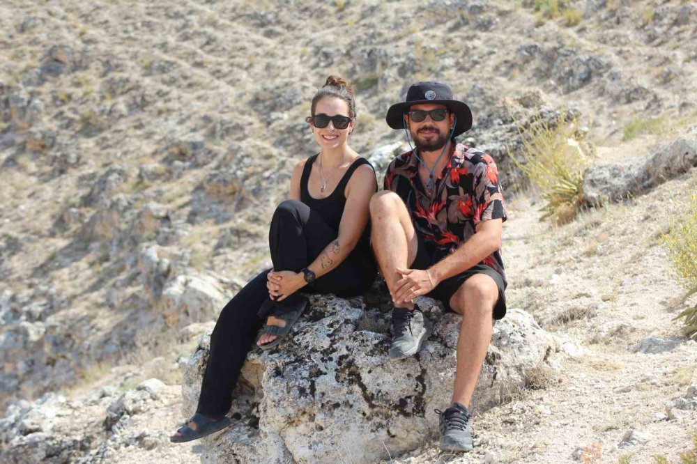 Meke Gölü, Acıgöl, obruklar turist çekiyor