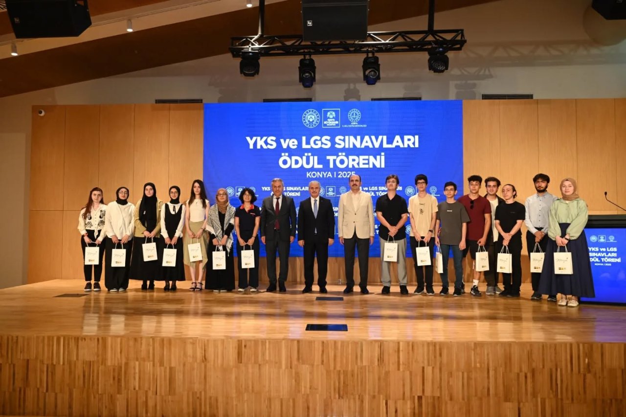 konyada-yks-ve-lgsde-derece-yapan-ogrenciler-odullendirildi-3.jpg