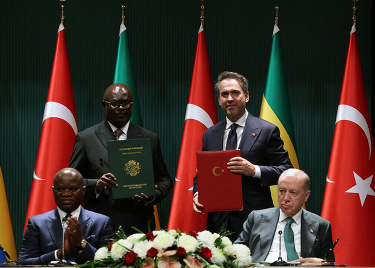 turkiye-ile-gabon-arasinda-8-anlasma-imzalandi-2.jpg