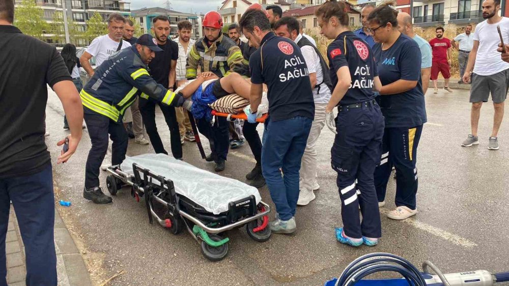 Bisikletten düştü! Çocuğun bacağına direksiyon saplandı