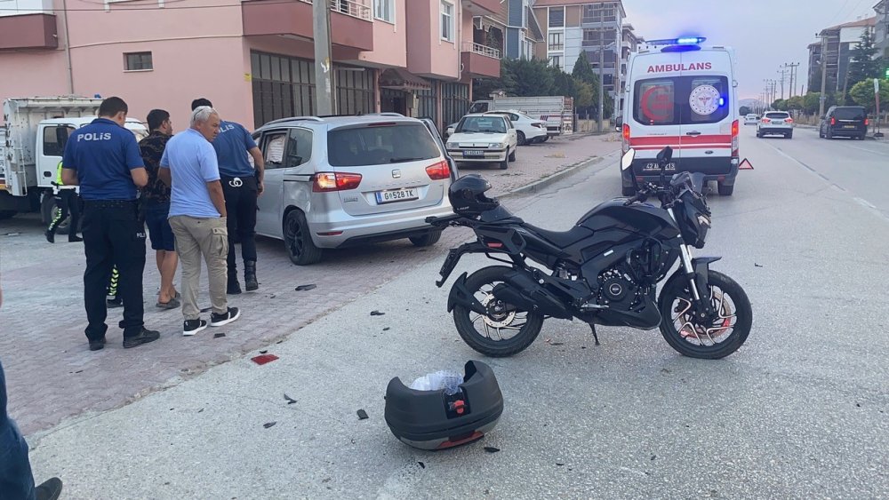 Konya'da otomobille çarpışan motosikletin sürücüsü ağır yaralandı! Kaza anı kamerada