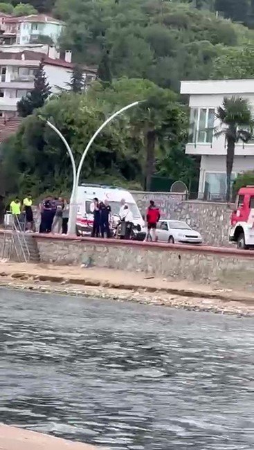 Denizde erkek cesedi bulundu