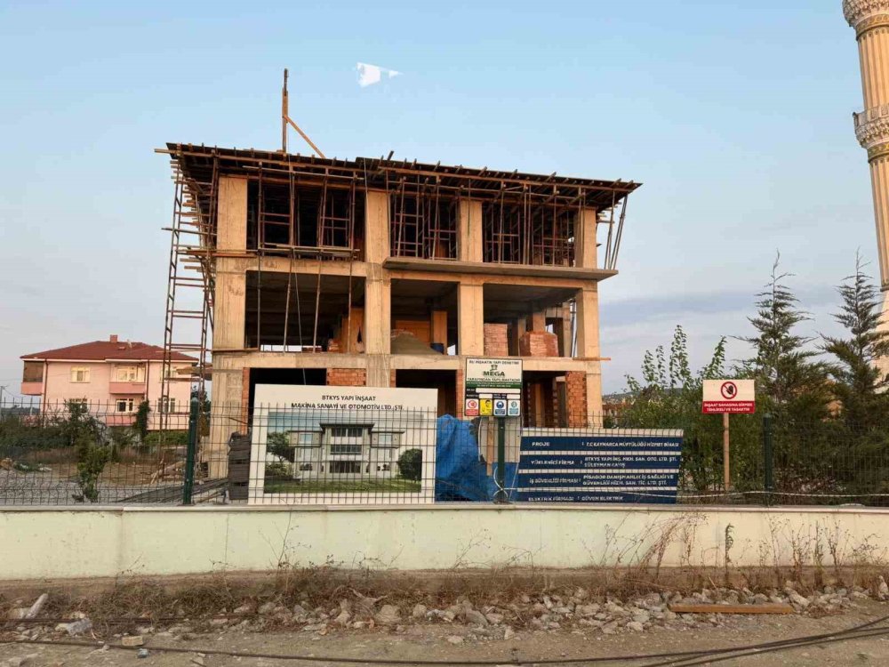 İnşaat halindeki binanın 3. katından düşen işçi hayatını kaybetti