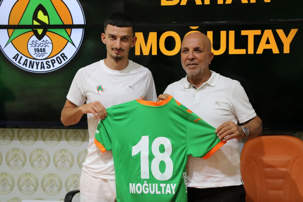 Süper Lig ekibinden imza şov!