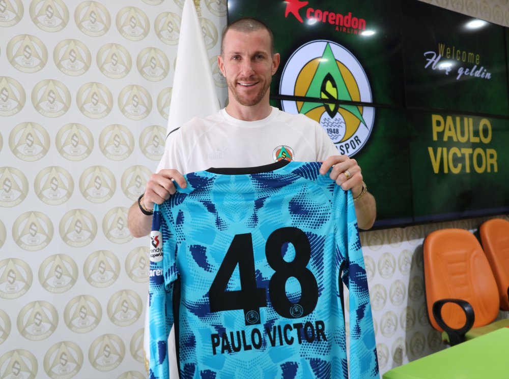 Süper Lig ekibinden imza şov!